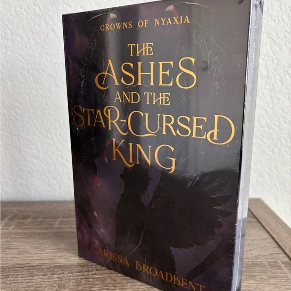 NEW CROWNS OF NYAXIA ASHES AND THE STAR CURSED KING EXCLUSIVE LUXE EDITION - Picture 1 of 11